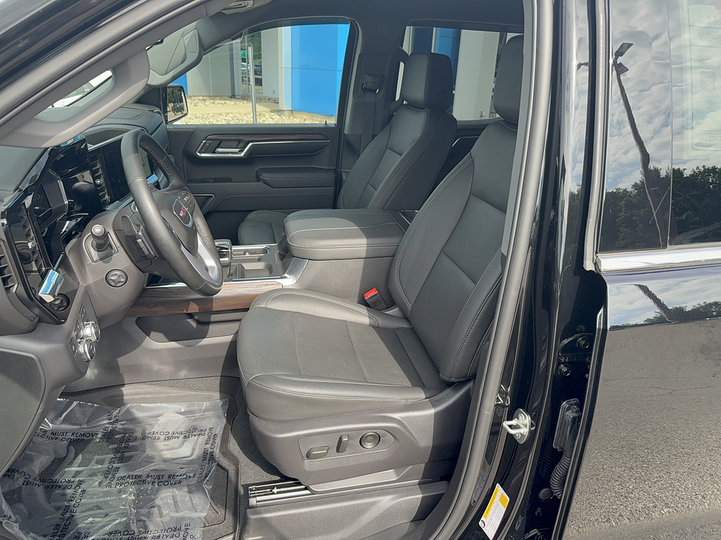 2024 GMC Sierra 1500 SLT - Onyx Black exterior view 9