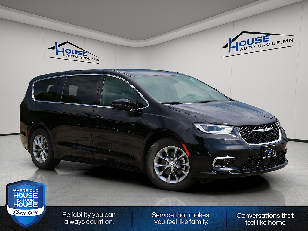 Diamond Black Crystal Pearl Coat 2026 Chrysler Pacifica Minivan Front-Wheel Drive 9-Speed Automatic