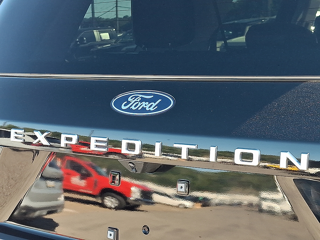 2025 Ford Expedition Active Oxford White at Altoona Honda
