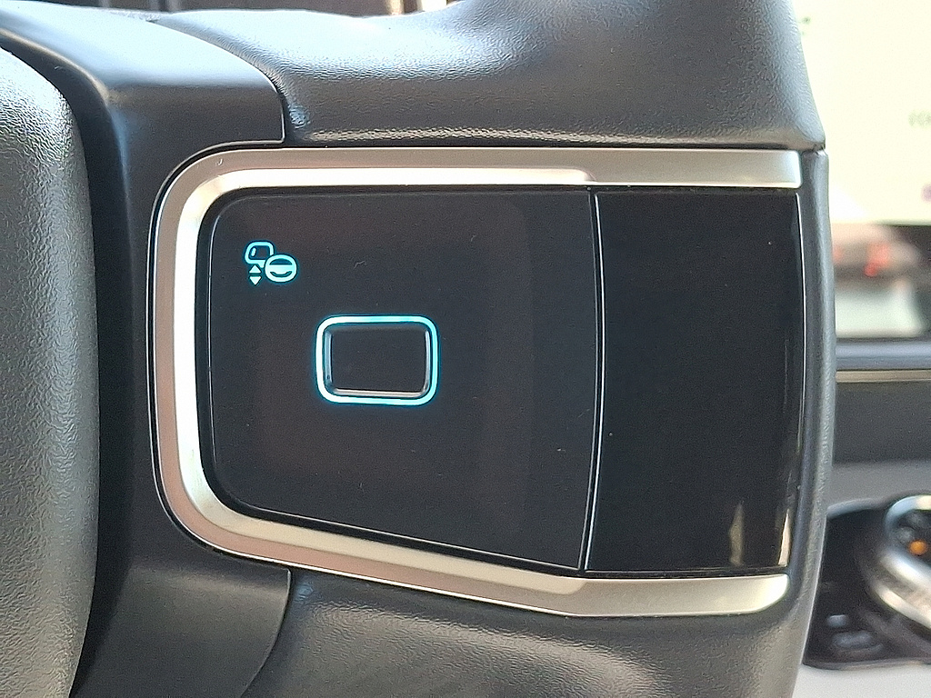 2025 Ford Expedition Active Oxford White at Altoona Honda