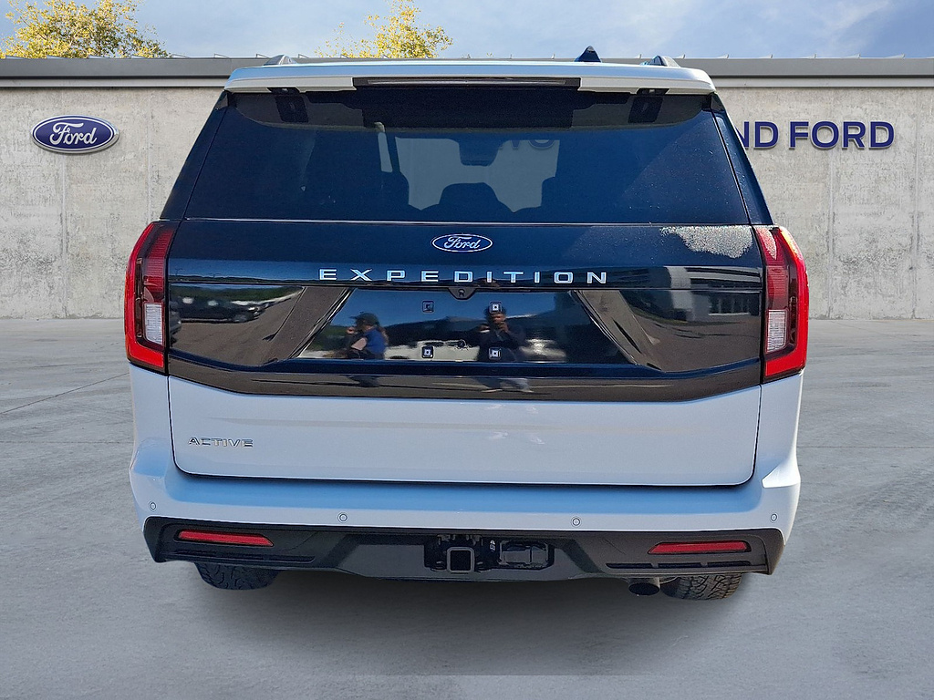 2025 Ford Expedition Active Oxford White at Altoona Honda