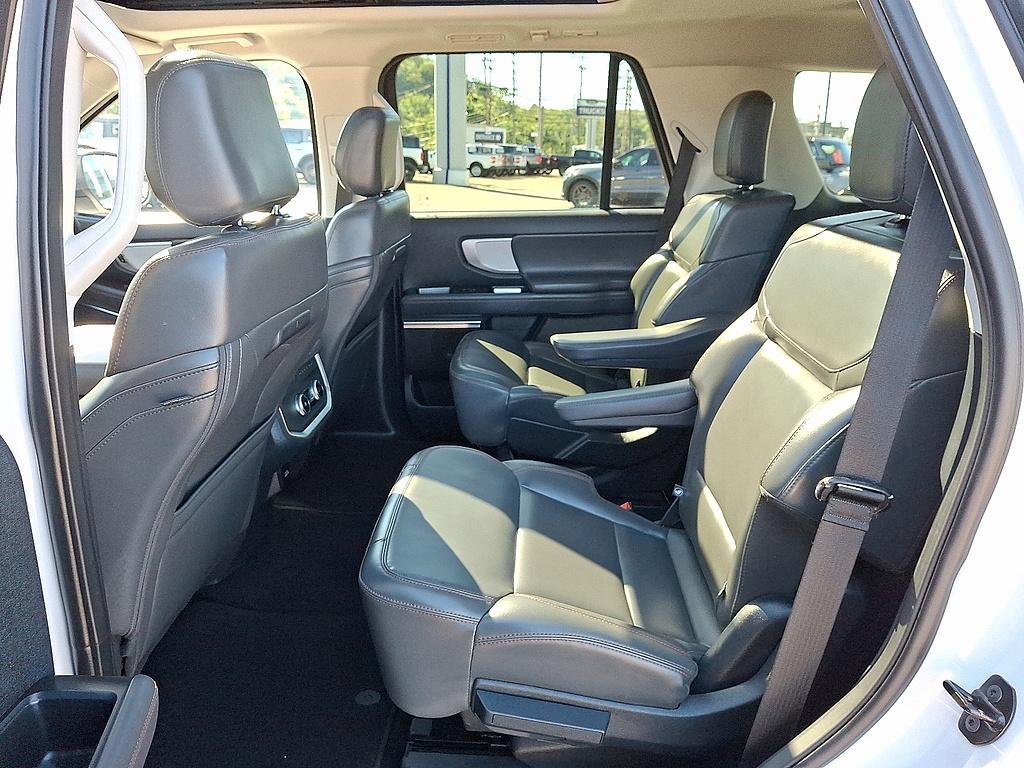 2025 Ford Expedition Active Oxford White at Altoona Honda