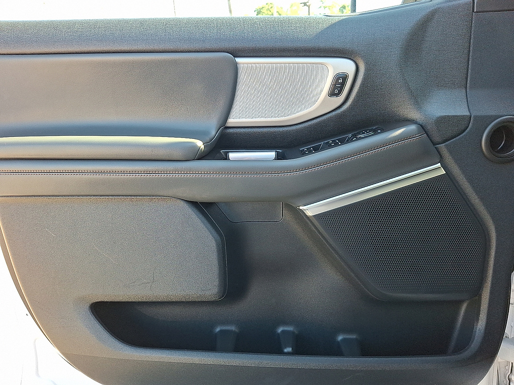 2025 Ford Expedition Active Oxford White at Altoona Honda