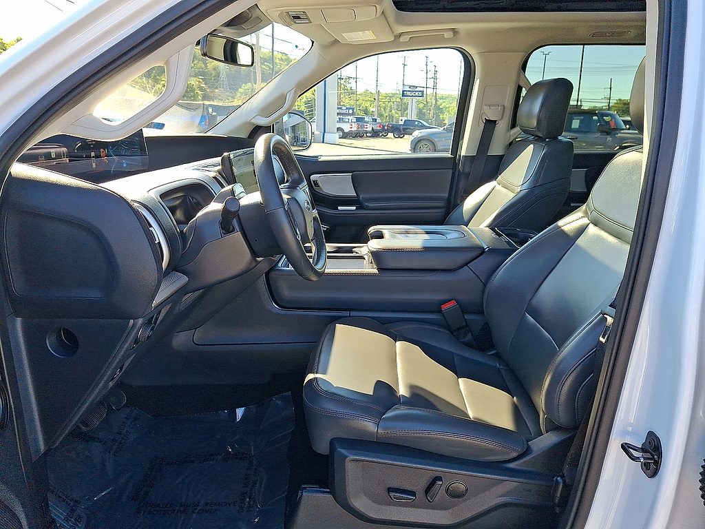 2025 Ford Expedition Active Oxford White at Altoona Honda