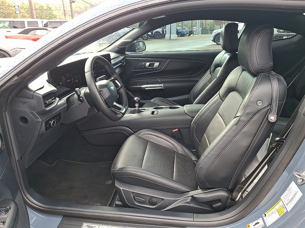 2024 Ford Mustang photo 13 of 31