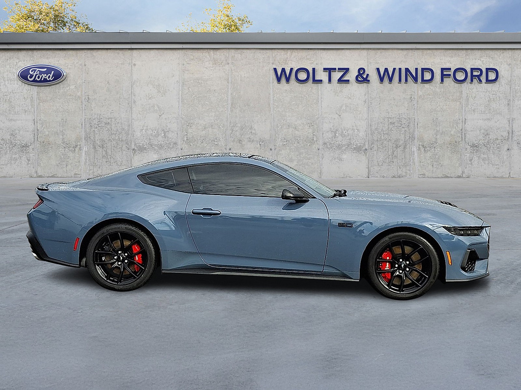 2024 Ford Mustang photo 7 of 31