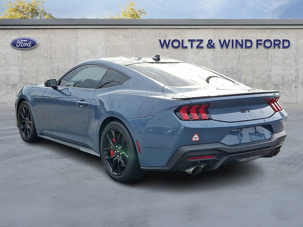 2024 Ford Mustang photo 4 of 31