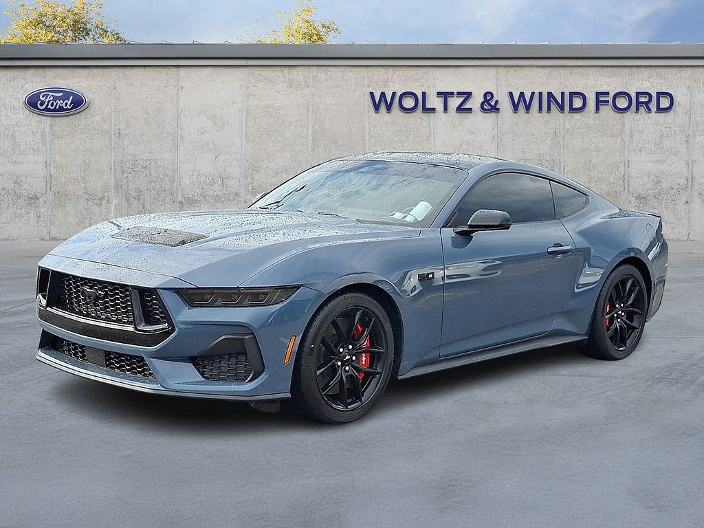 2024 Ford Mustang photo 3 of 31