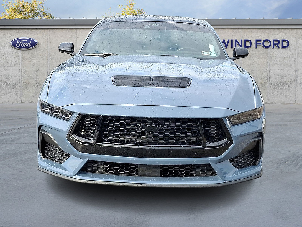2024 Ford Mustang photo 2 of 31