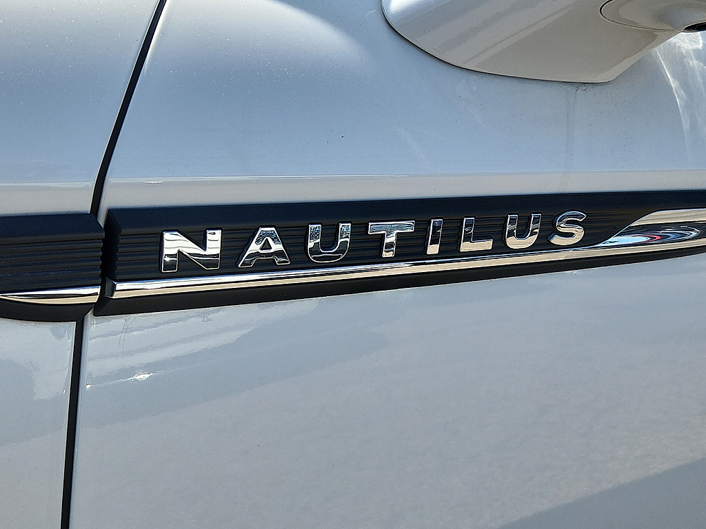 2023 Lincoln Nautilus Reserve Pristine White at Solomon Chevrolet