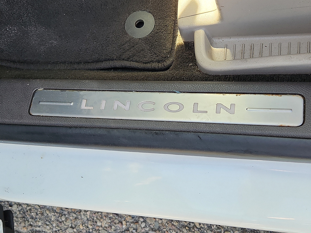 2023 Lincoln Nautilus Reserve Pristine White at Solomon Chevrolet
