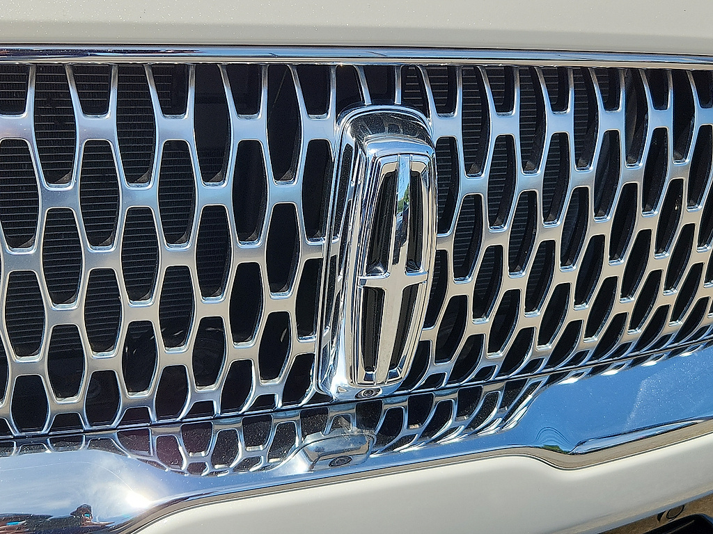 2023 Lincoln Nautilus Reserve Pristine White at Solomon Chevrolet