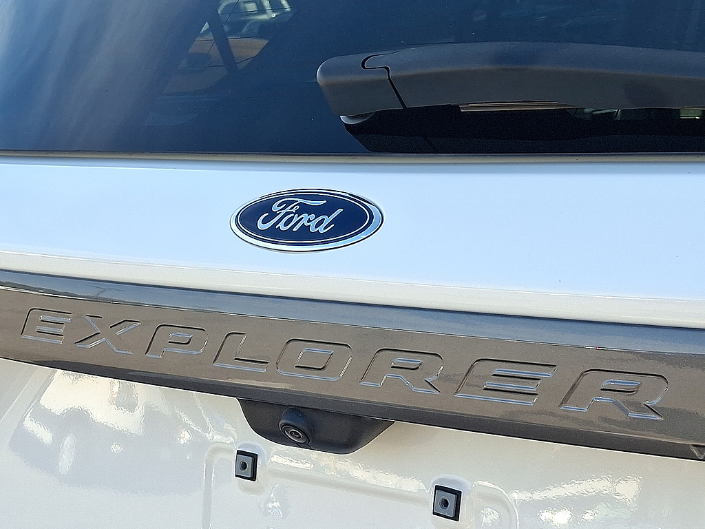 2024 Ford Explorer XLT Star White Metallic Tri-Coat at Washington Ford