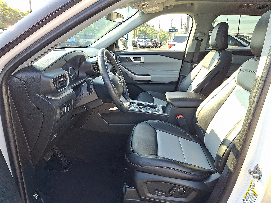 2024 Ford Explorer XLT Star White Metallic Tri-Coat at Washington Ford