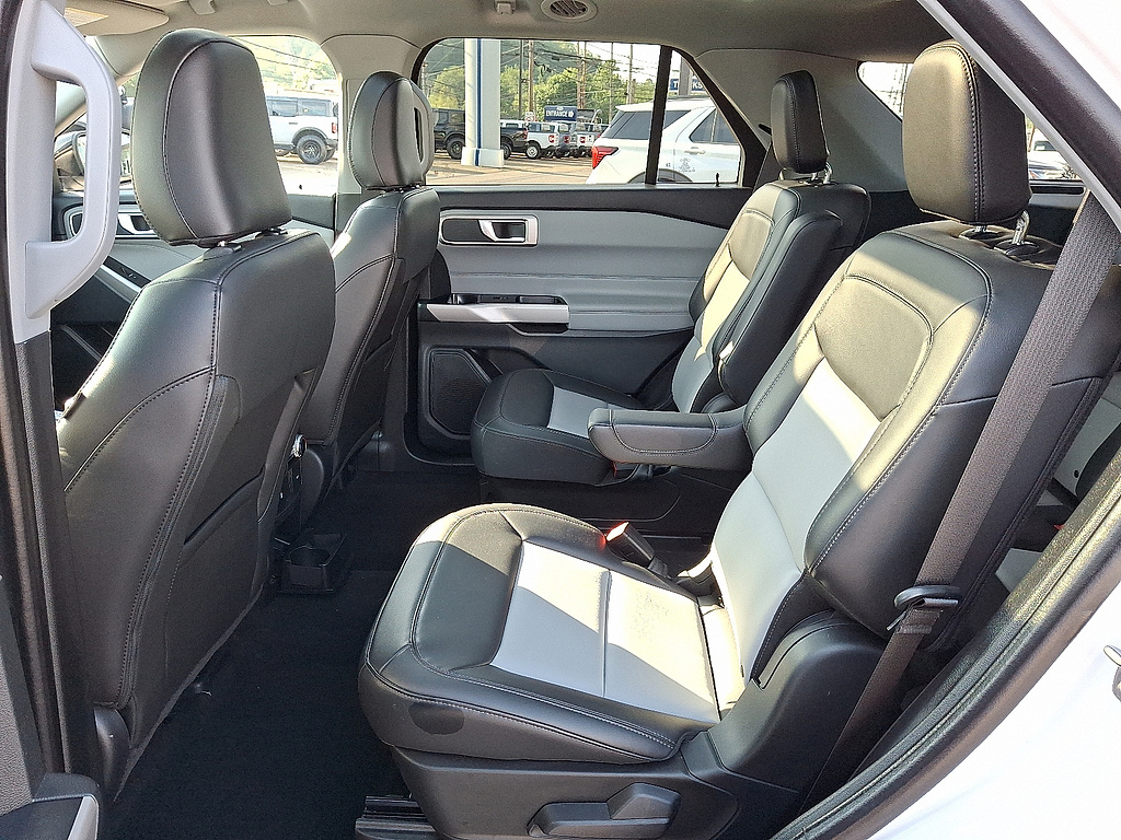 2024 Ford Explorer XLT Star White Metallic Tri-Coat at Washington Ford