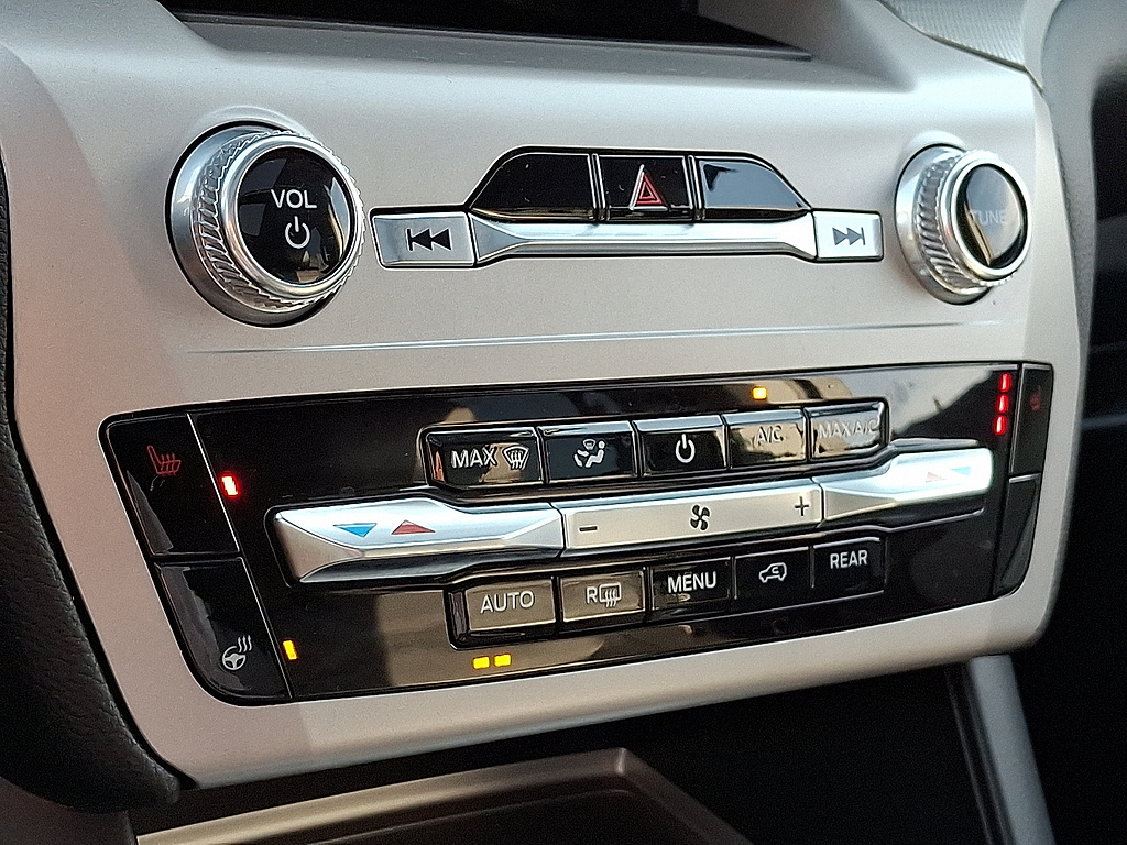 2024 Ford Explorer XLT Star White Metallic Tri-Coat at Washington Ford