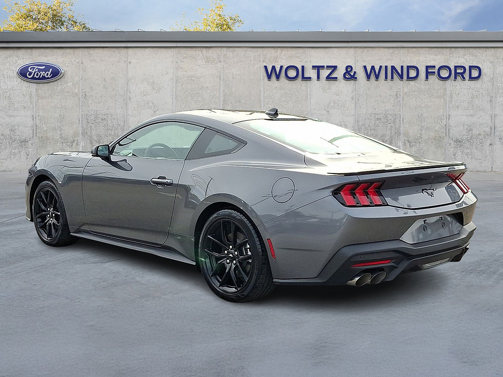 2026 Ford Mustang photo 4 of 31