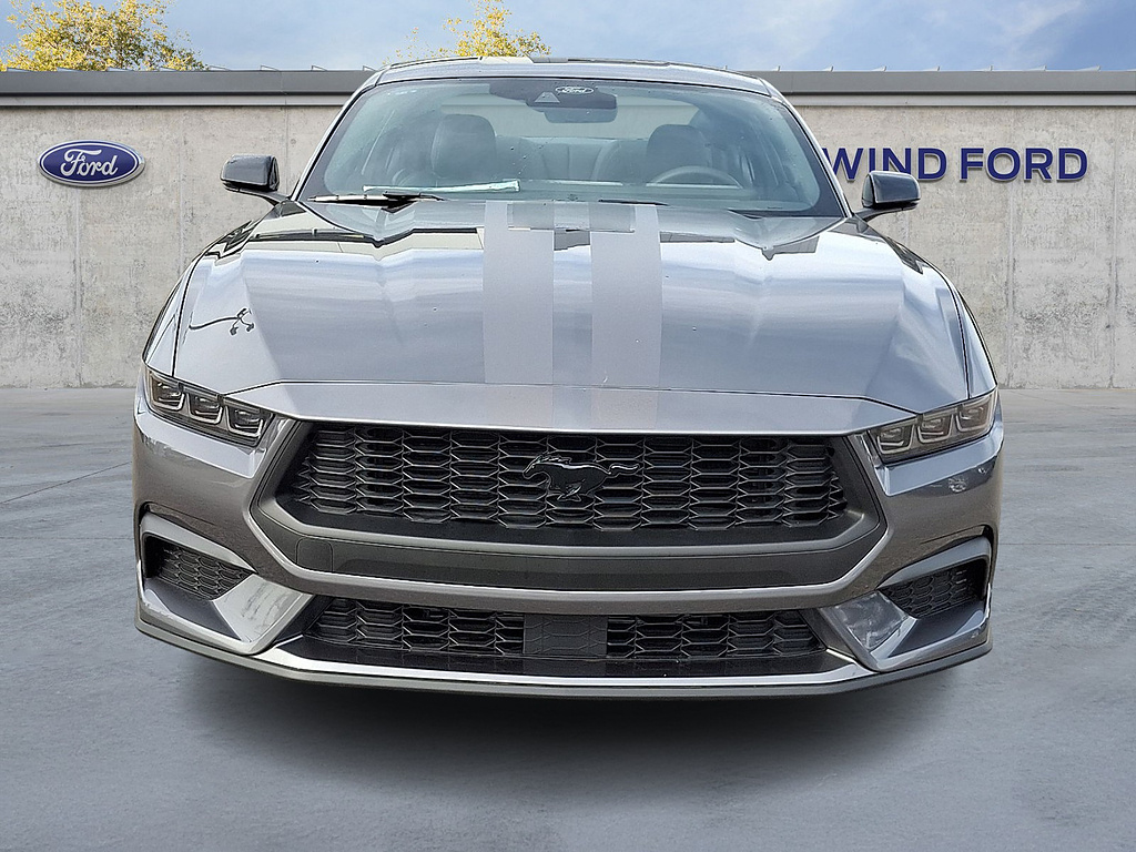 2026 Ford Mustang photo 2 of 31