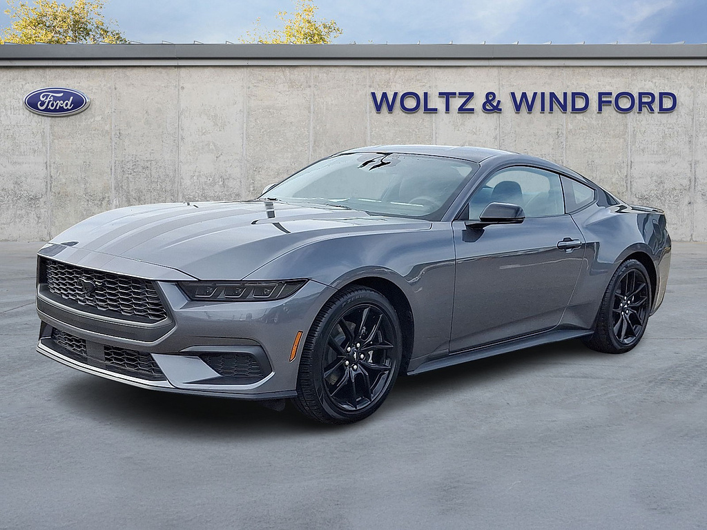 2026 Ford Mustang photo 3 of 31