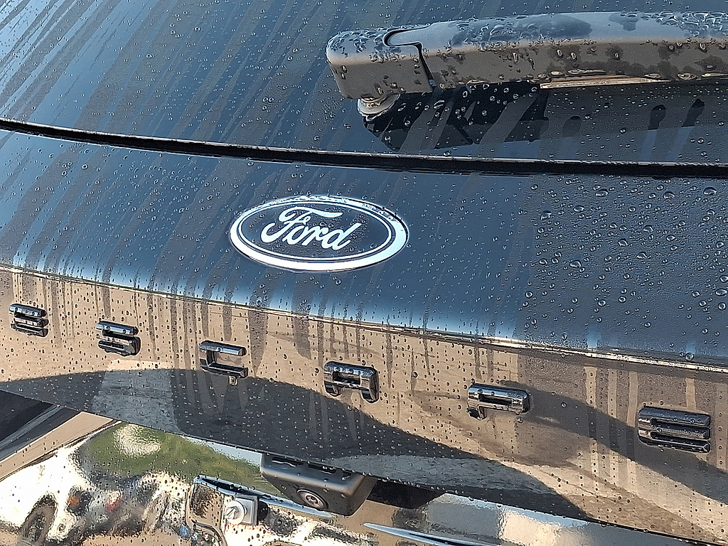 2022 Ford Escape SEL Agate Black at Washington Ford