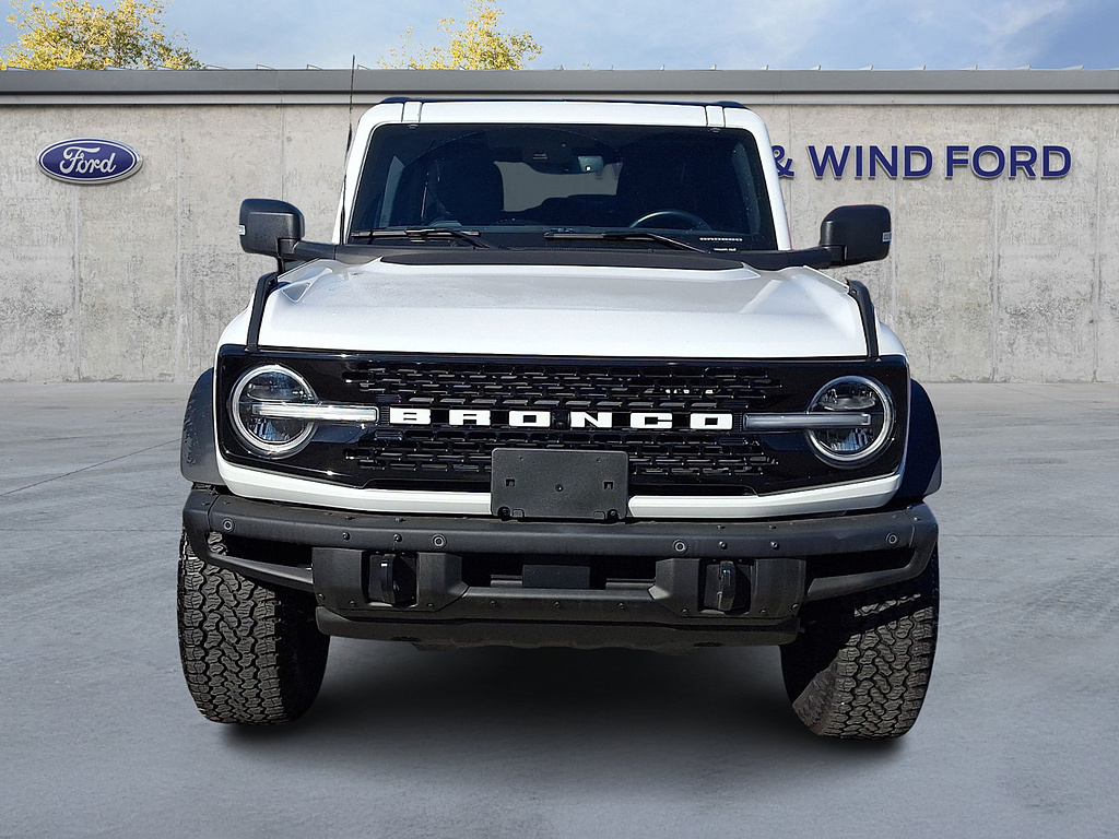 2025 Ford Bronco photo 2 of 32