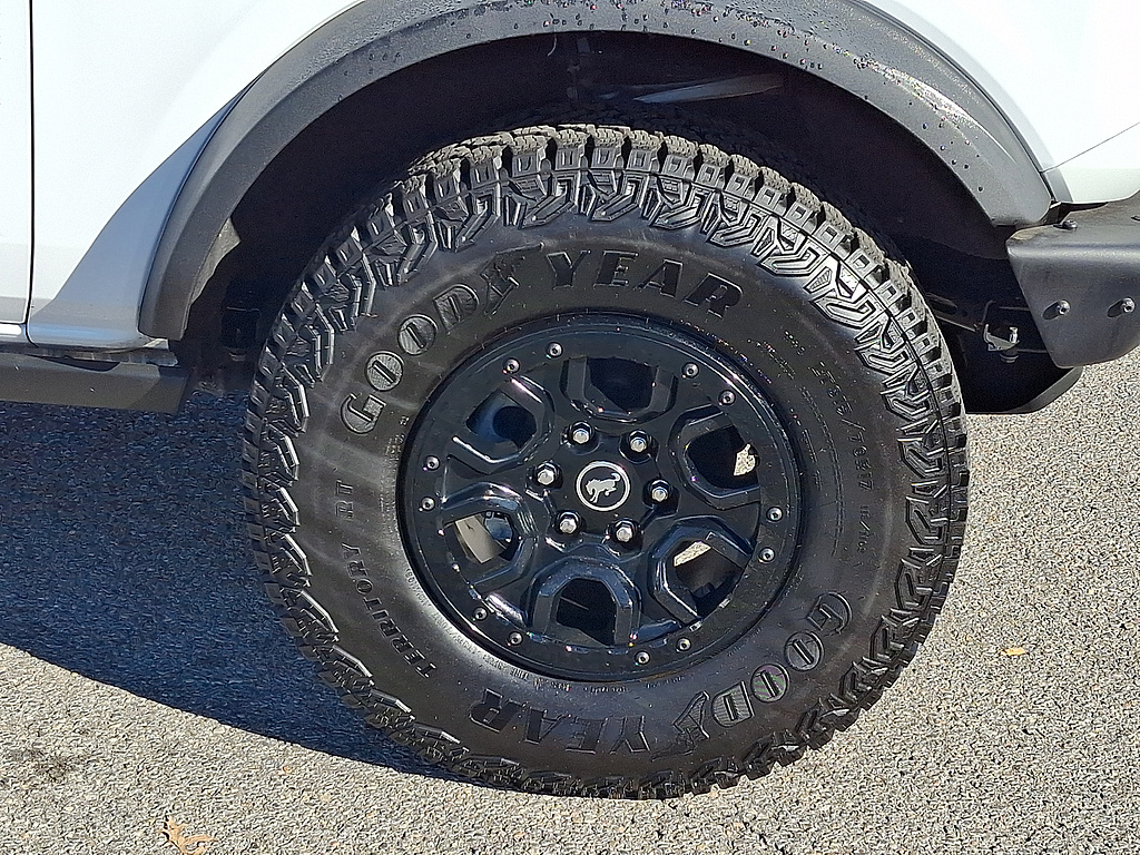 2025 Ford Bronco photo 8 of 32