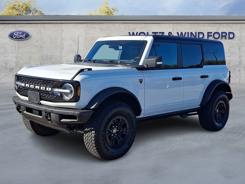 2025 Ford Bronco photo 3 of 32