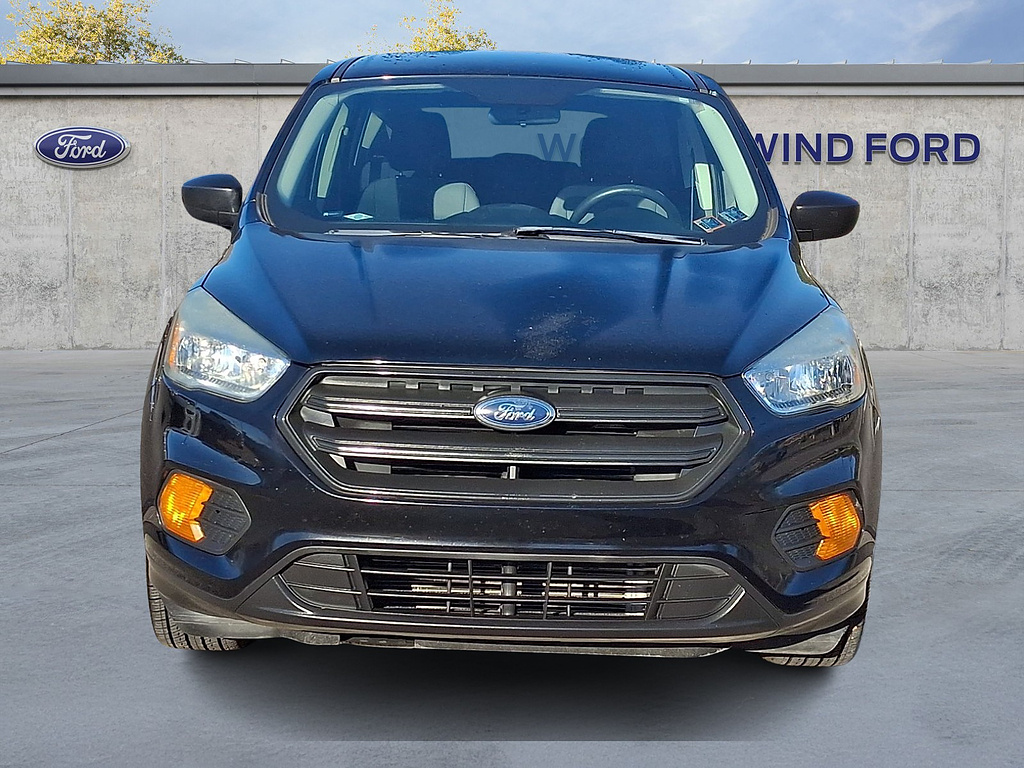 2017 Ford Escape photo 2 of 31