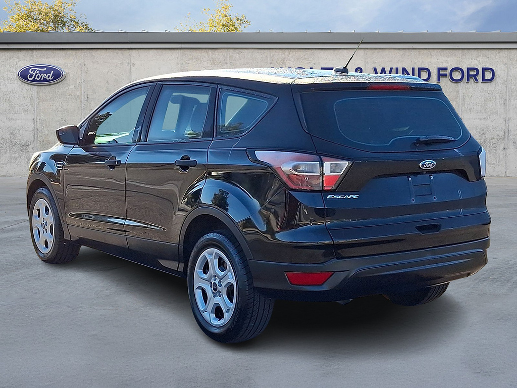 2017 Ford Escape photo 4 of 31