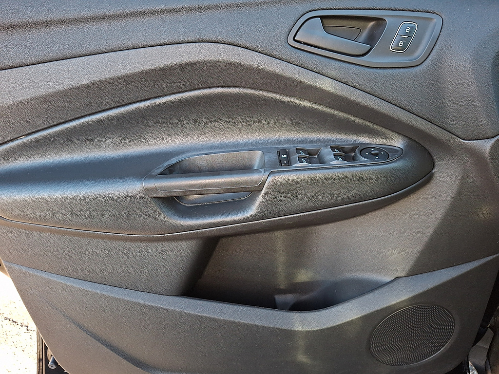 2017 Ford Escape photo 12 of 31