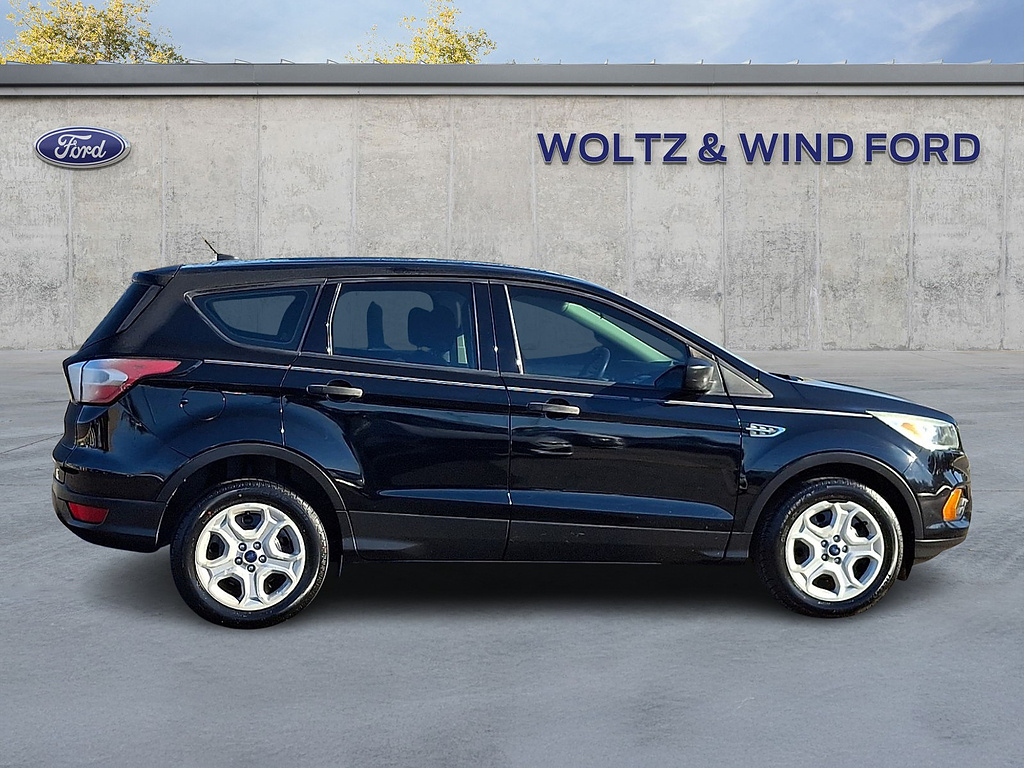 2017 Ford Escape photo 7 of 31