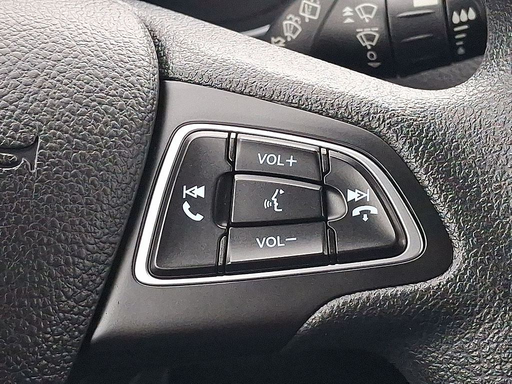 2019 Ford Escape SE Lightning Blue at Altoona Honda