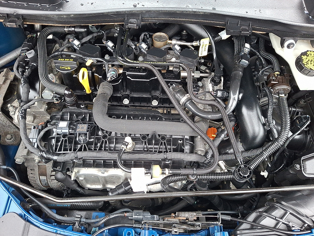 2019 Ford Escape SE Lightning Blue at Altoona Honda