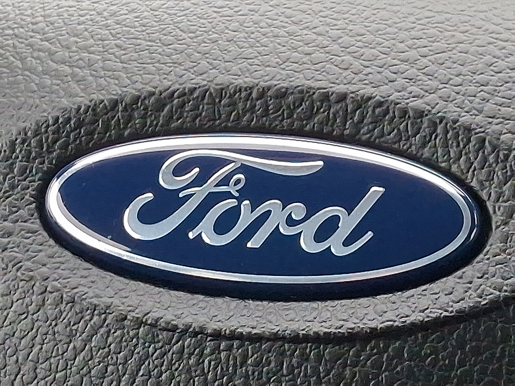 2019 Ford Escape SE Lightning Blue at Altoona Honda