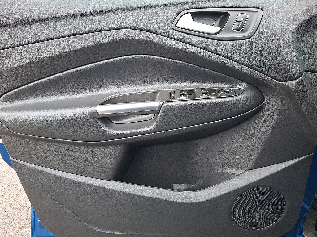 2019 Ford Escape SE Lightning Blue at Altoona Honda