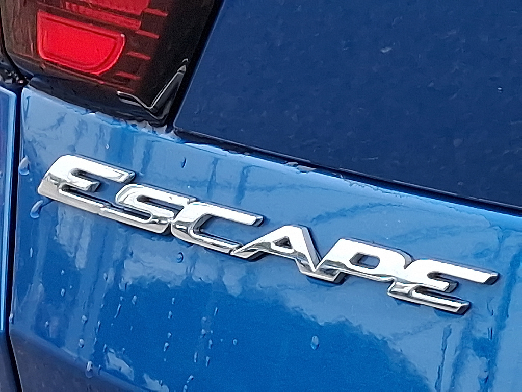 2019 Ford Escape SE Lightning Blue at Altoona Honda