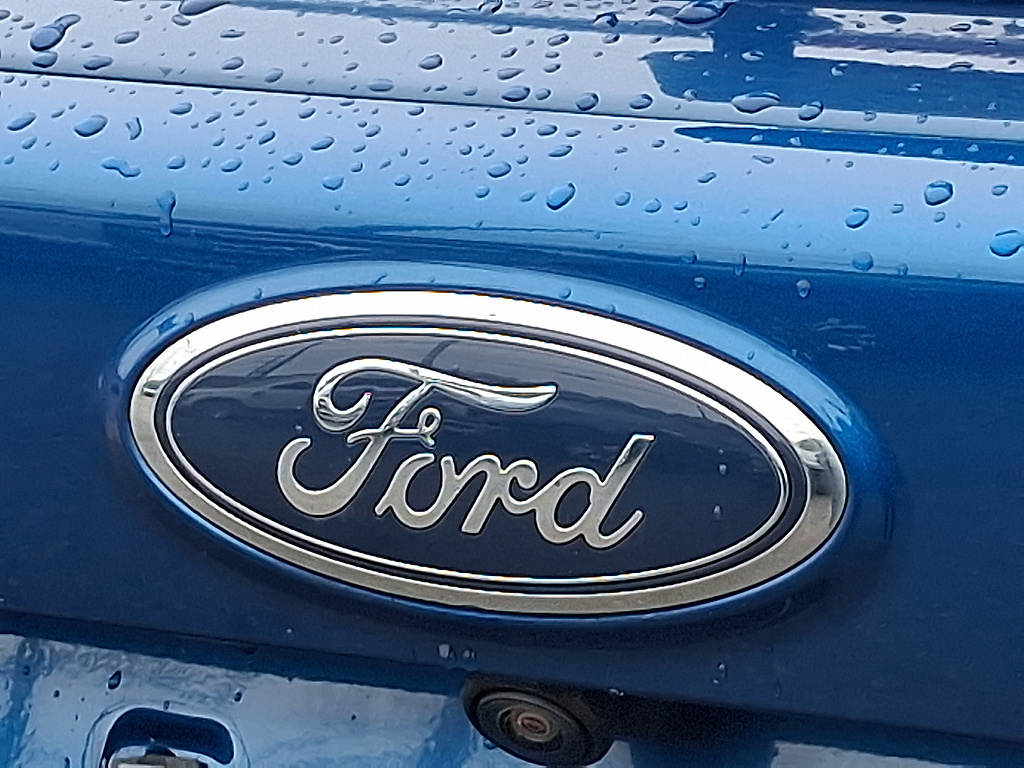 2019 Ford Escape SE Lightning Blue at Altoona Honda