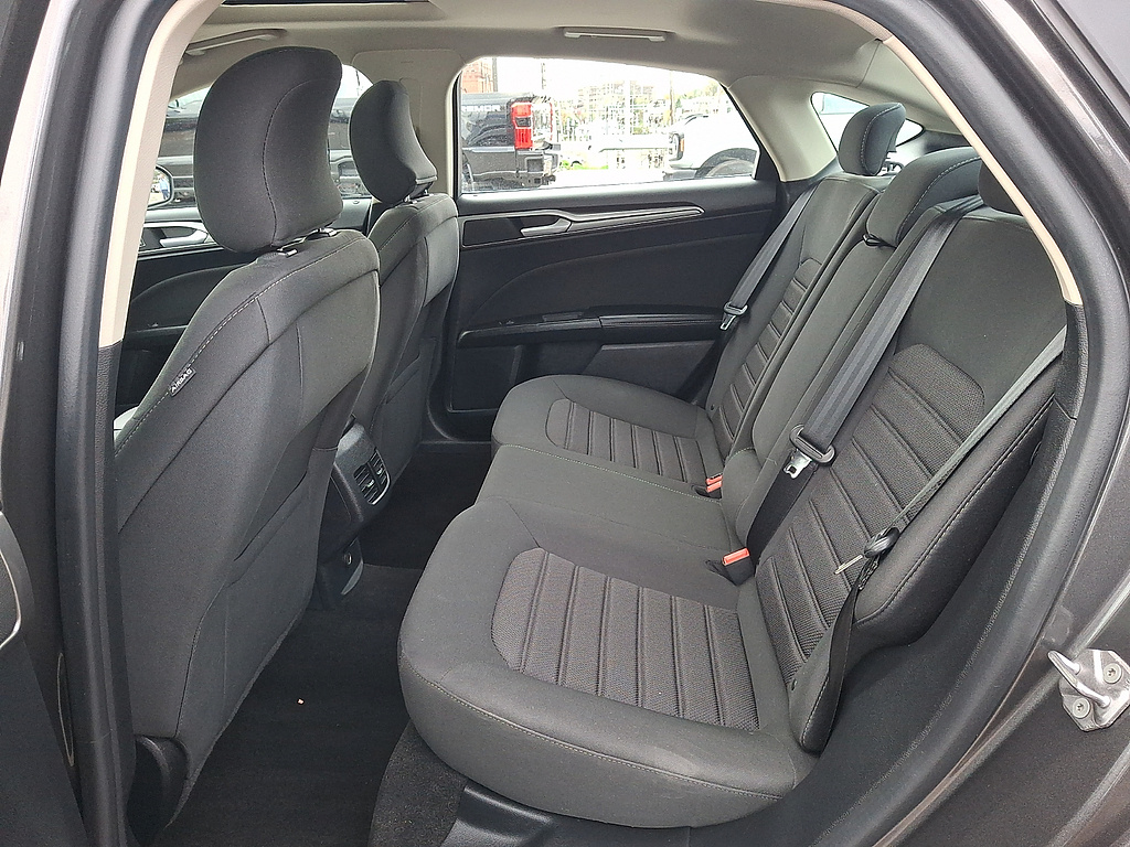 2019 Ford Fusion photo 10 of 31