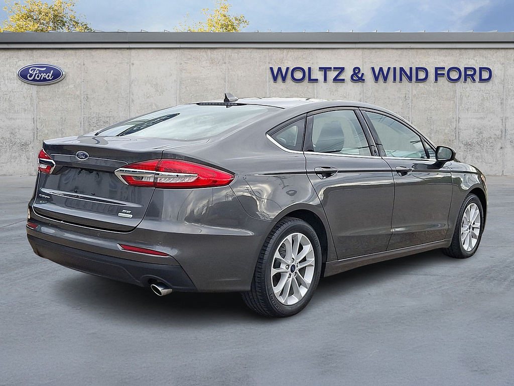 2019 Ford Fusion photo 6 of 31