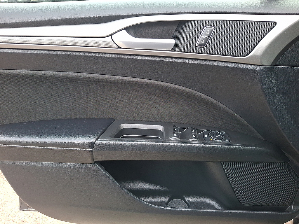 2019 Ford Fusion photo 12 of 31