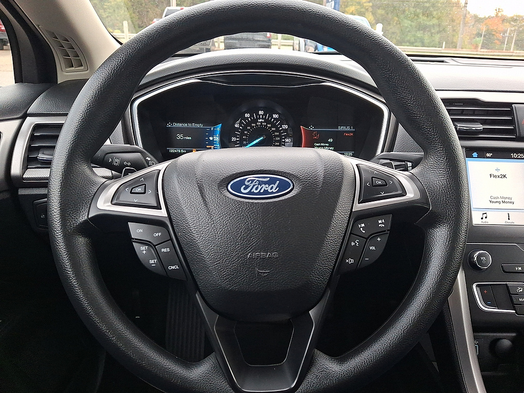2019 Ford Fusion photo 19 of 31