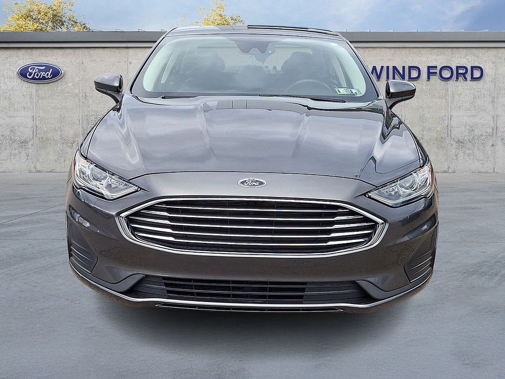 2019 Ford Fusion photo 2 of 31