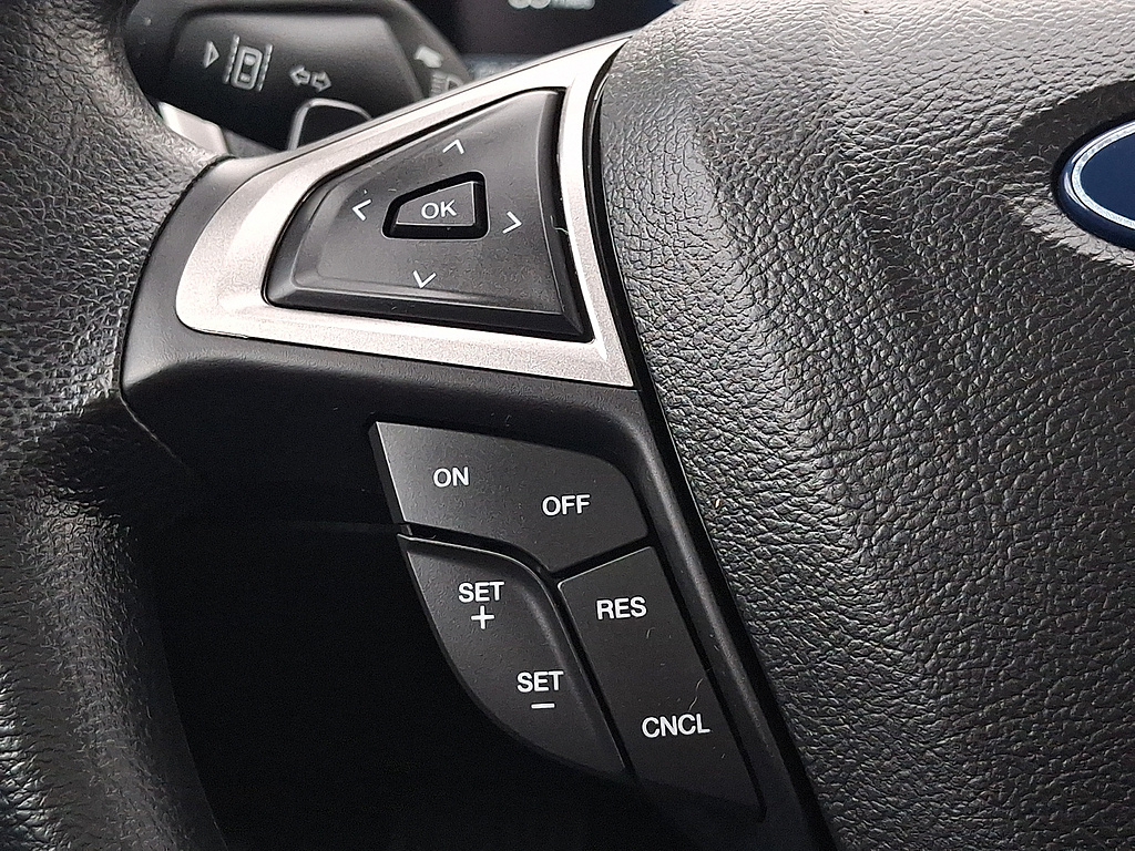 2019 Ford Fusion photo 21 of 31