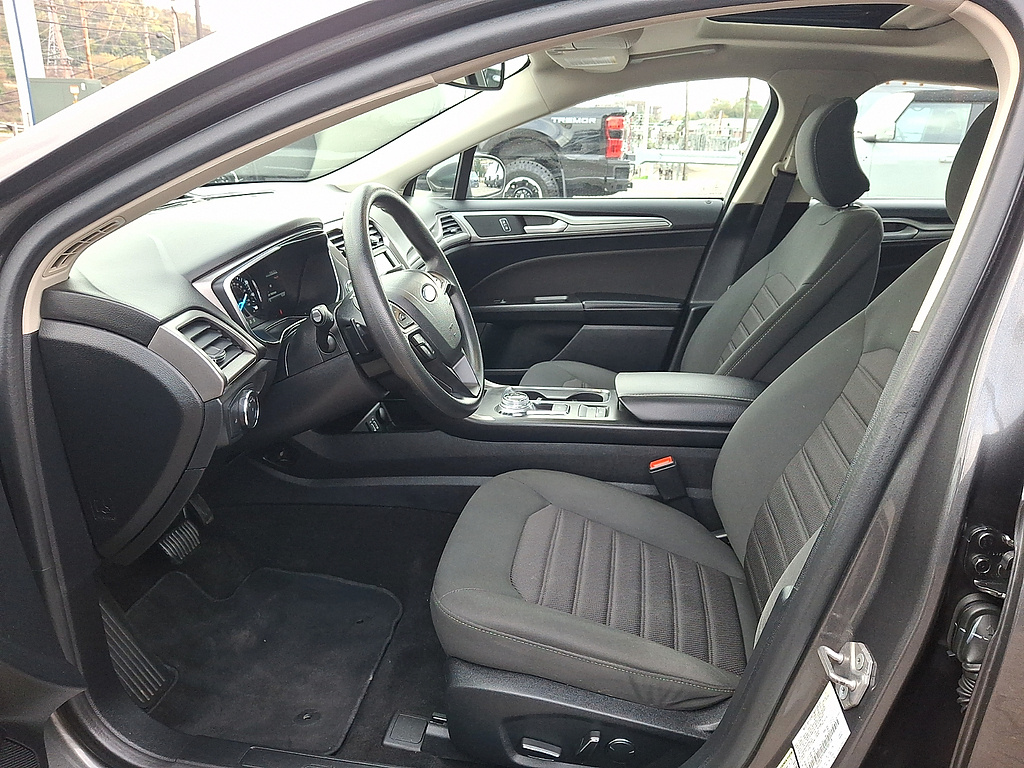 2019 Ford Fusion photo 13 of 31