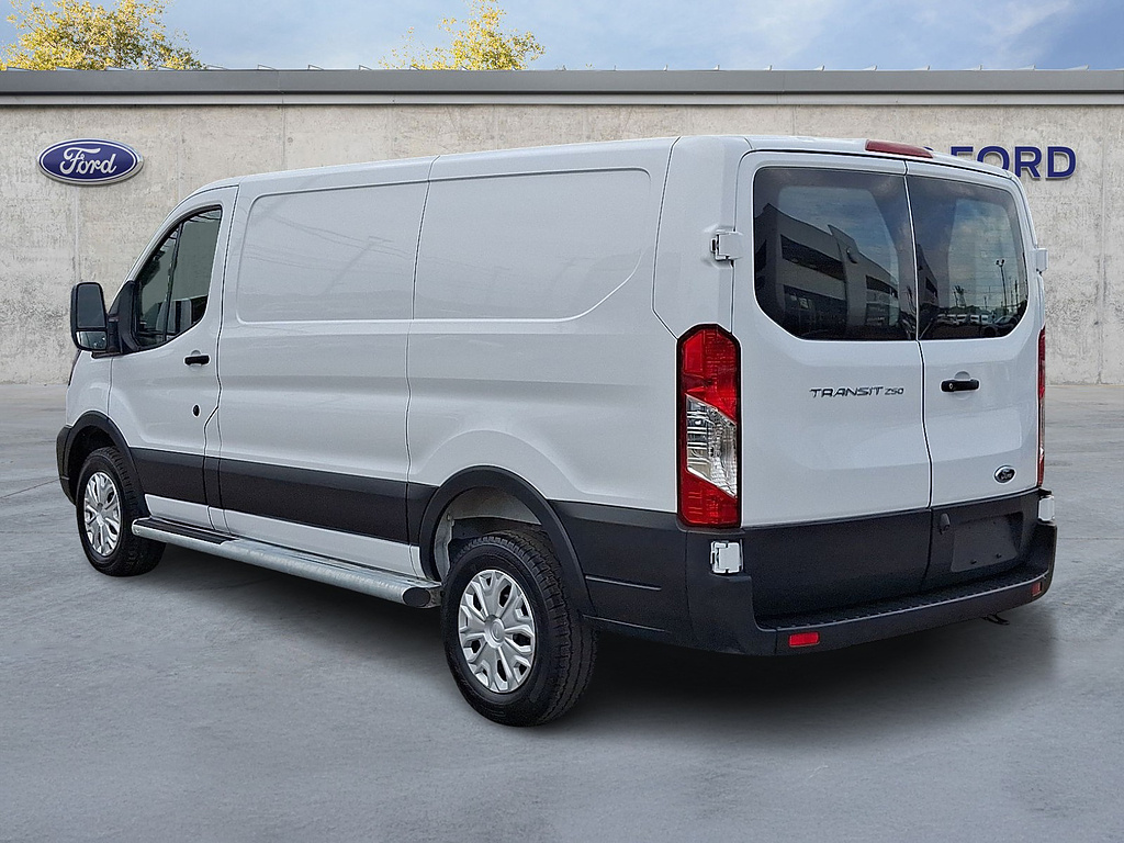 2025 Ford Transit Cargo Van photo 4 of 31