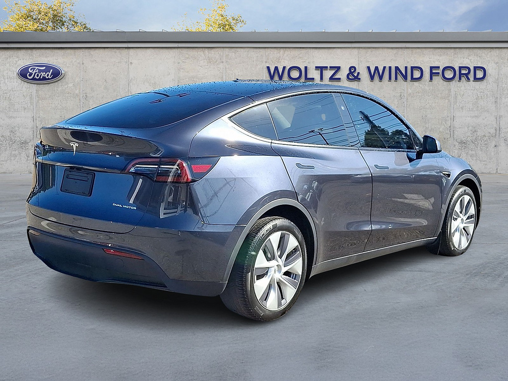 2024 Tesla Model Y Long Range - 5
