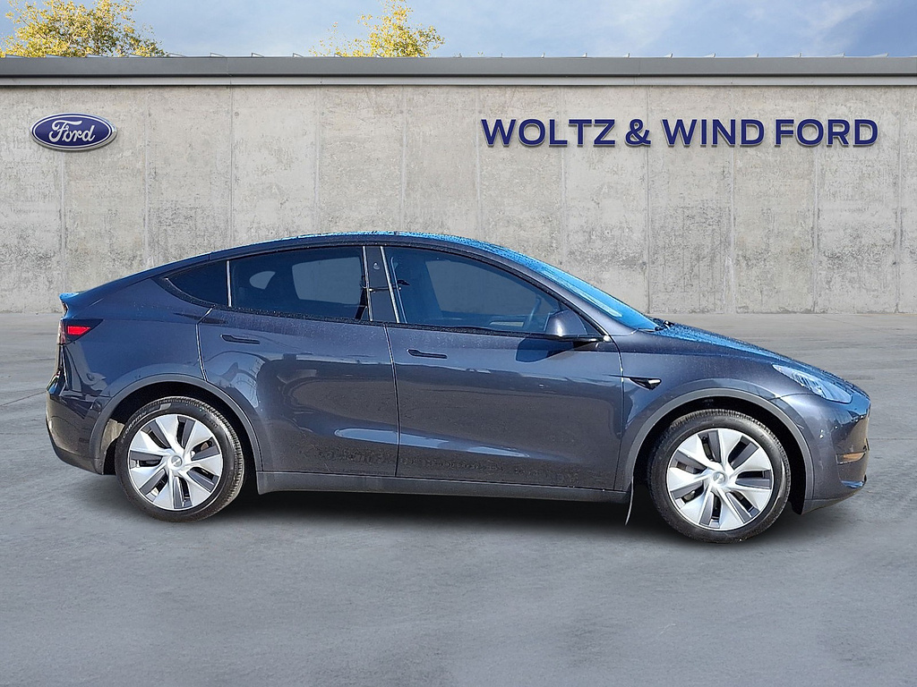 2024 Tesla Model Y Long Range - 6