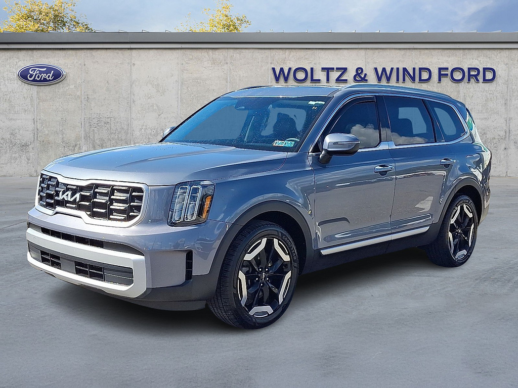 2024 Kia Telluride S Everlasting Silver at Baglier Buick GMC Mazda
