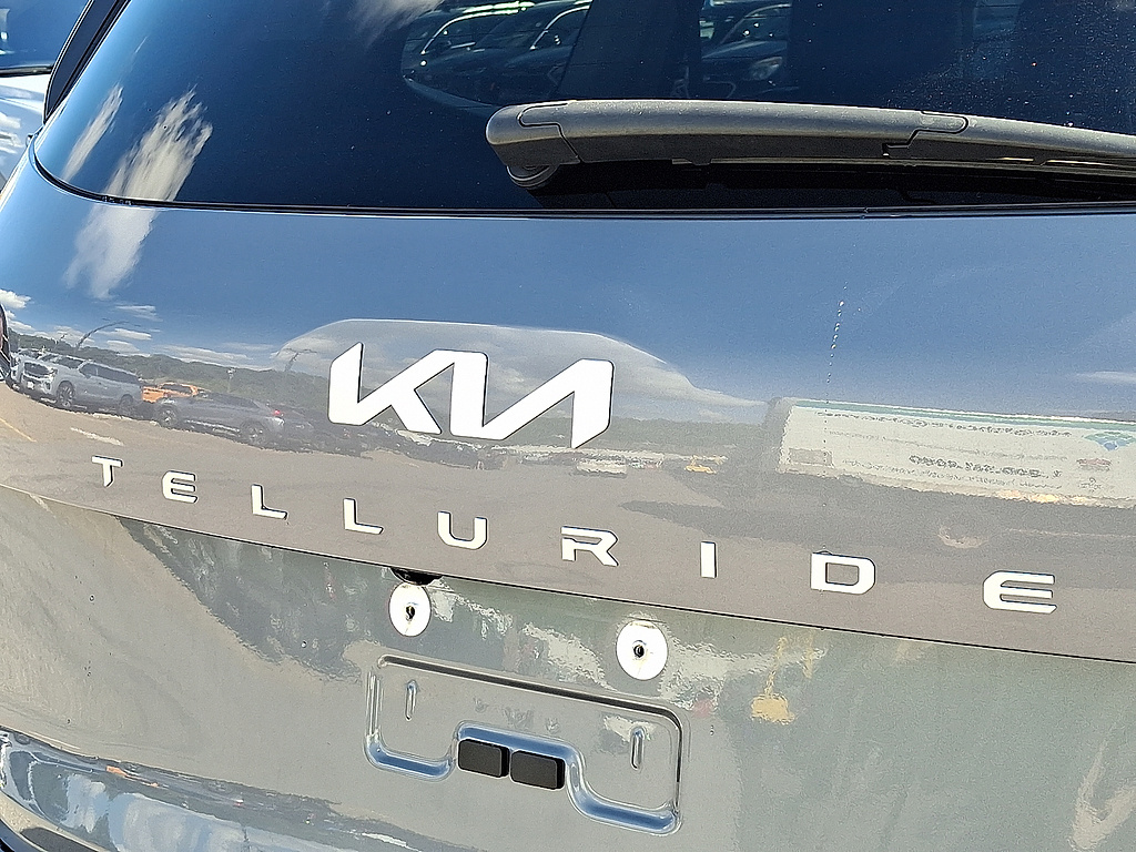 2024 Kia Telluride S Everlasting Silver at Baglier Buick GMC Mazda