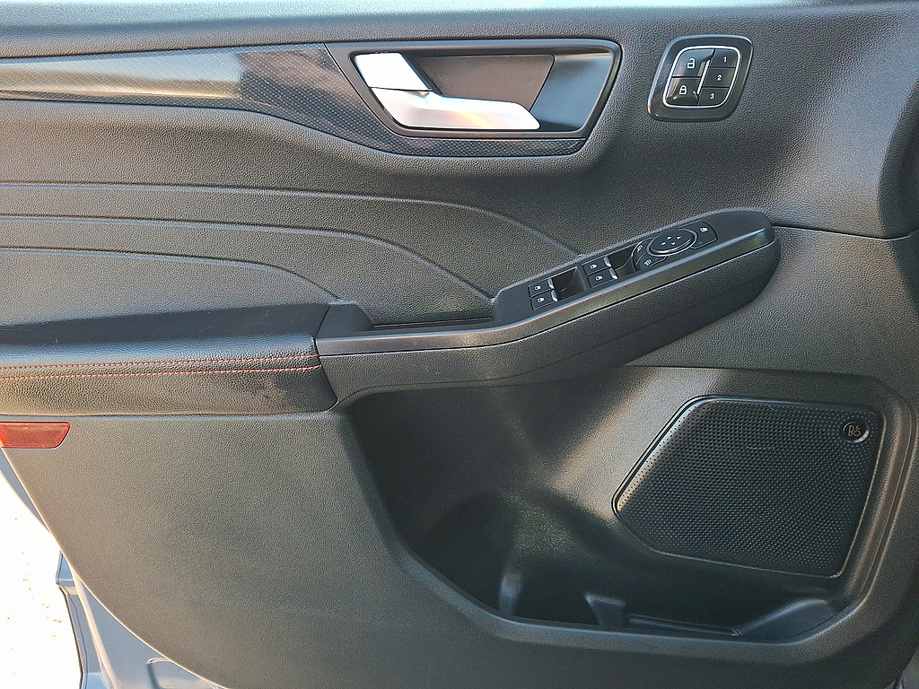 2024 Ford Escape photo 12 of 31
